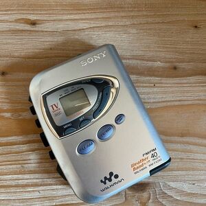 Works!!! Walkman cassette player with radio SONY